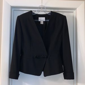 Like New Petite Sophisticate Black Blazer. Size 4.
